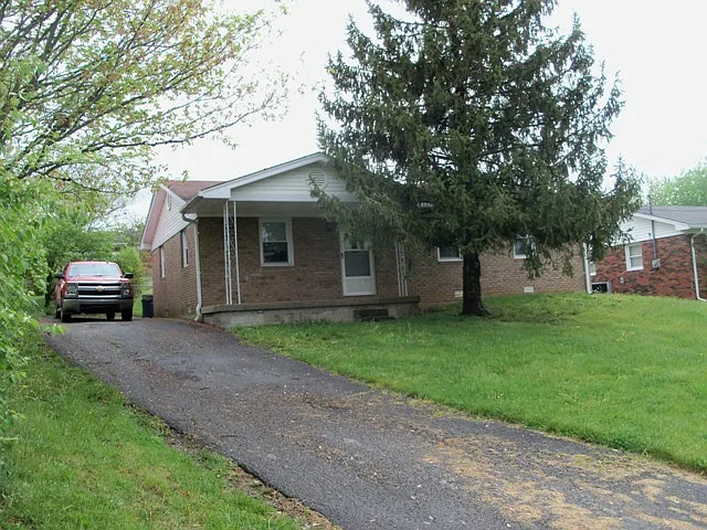 154 Crest Ave photo 1