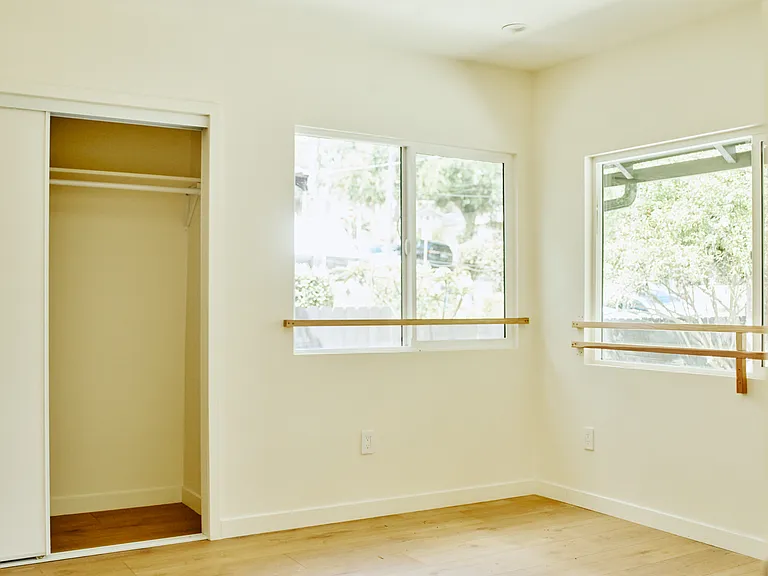 3743 Locke Ave — Photo 8