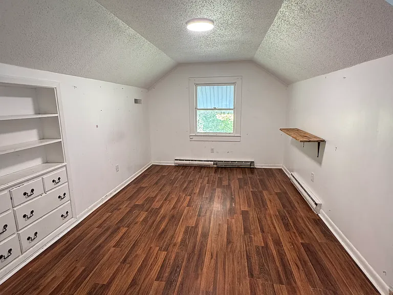 1084 Forbes Ln — Photo 11