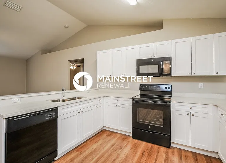 3748 NE 15th Pl — Photo 5