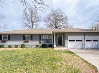 2408 Danbury Pl, Lawrence, KS 66049