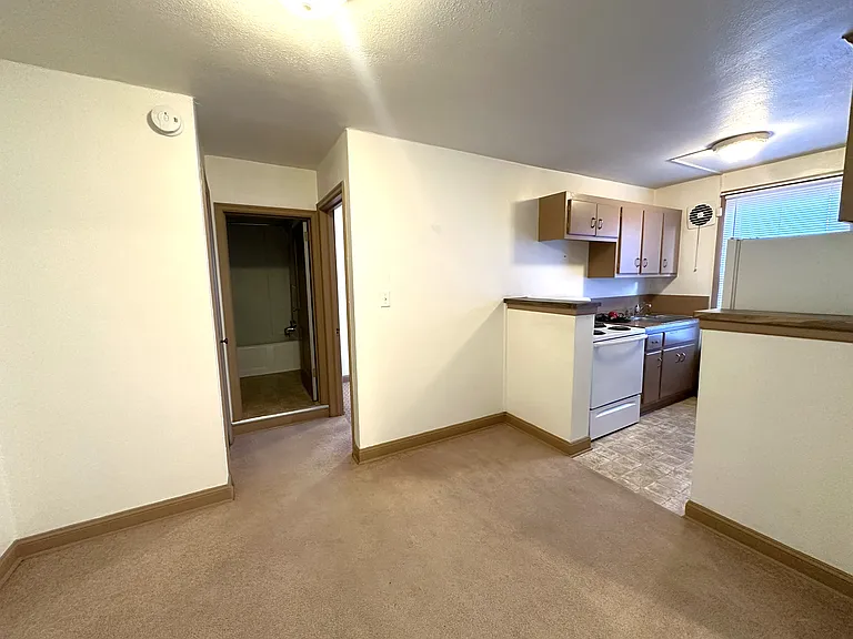 120 Main St N #4 — Photo 3