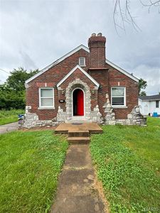 225 Coburg Dr, Saint Louis, MO, 63137