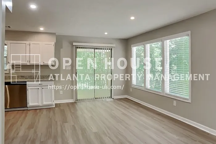 620 Gregory Manor Dr SW — Photo 6