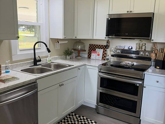 4th image of 150 Denise Dr