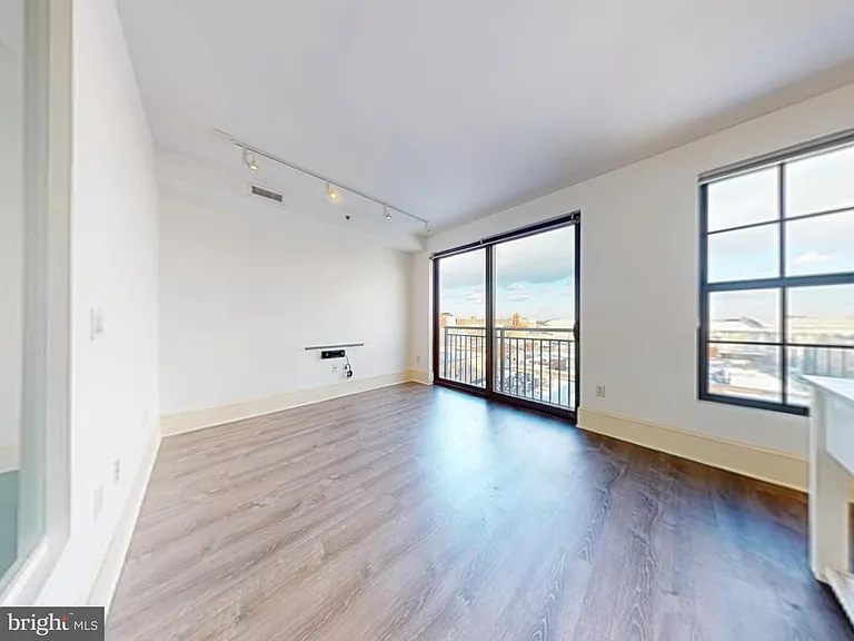 1011 M St NW #804 — Photo 8