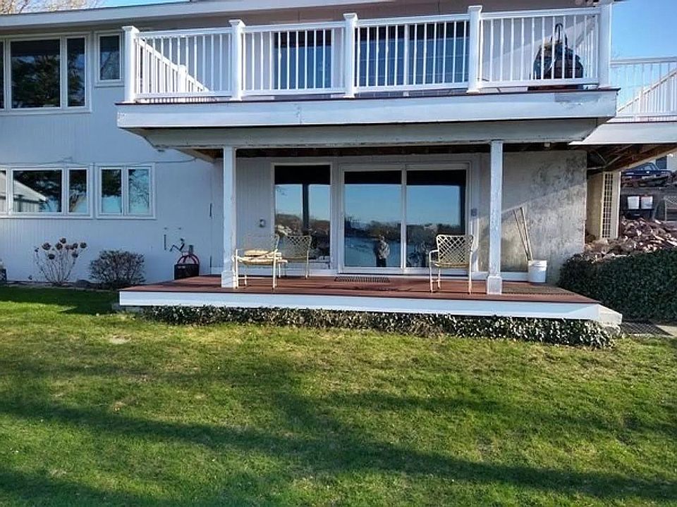 Front view of entrance. (Lower Level)
