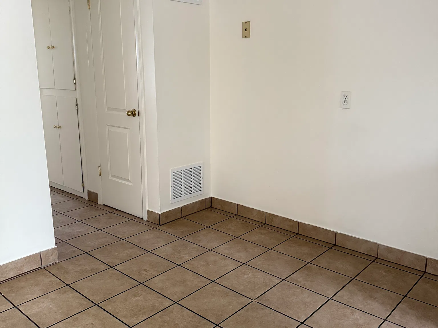 1 bed, 650 sqft, $1,045 — Photo 4