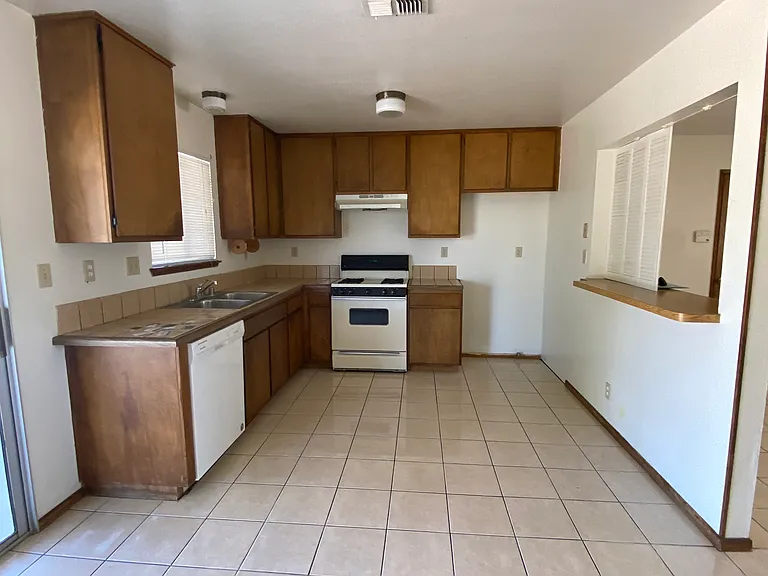 16463 Solvang Ave — Photo 12