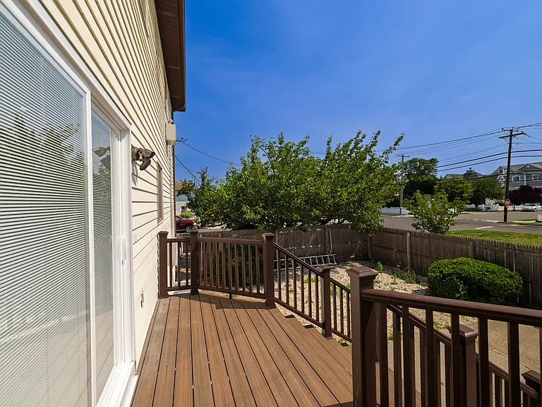 580 E Pine St — Photo 20