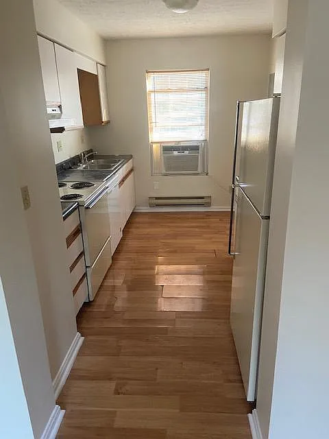 206 Freeton Ct — Photo 2