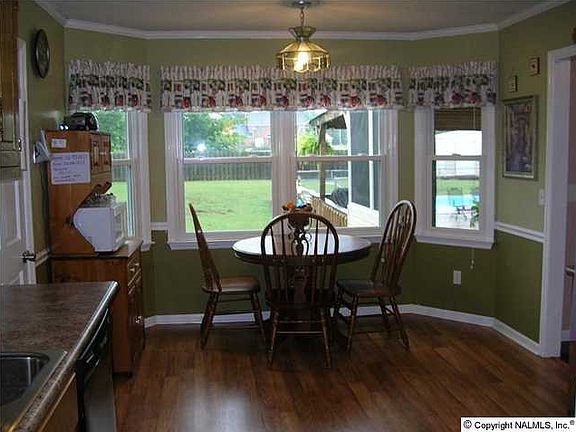 5th image of 105 Colonial Dr