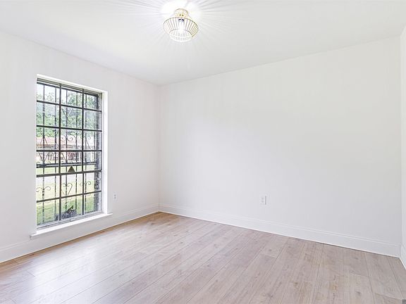 4th image of 6022 E Fairlane Ct