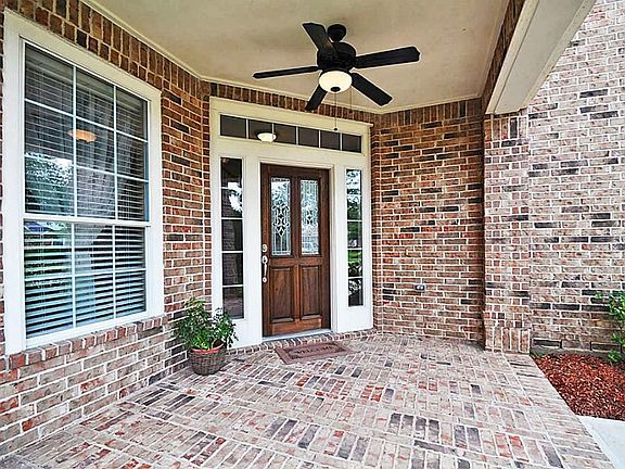 A large front porch!