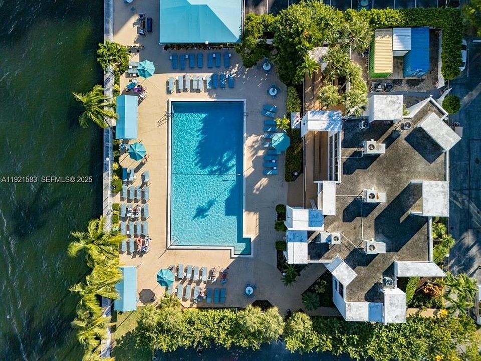 1st image of 1000 Parkview Dr APT 316
