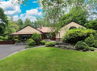 156 Landing Meadow Rd, Smithtown, NY 11787
