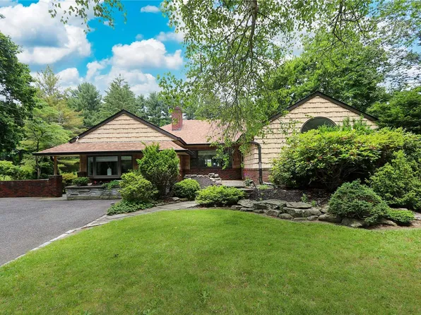 156 Landing Meadow Road, Smithtown, NY 11787