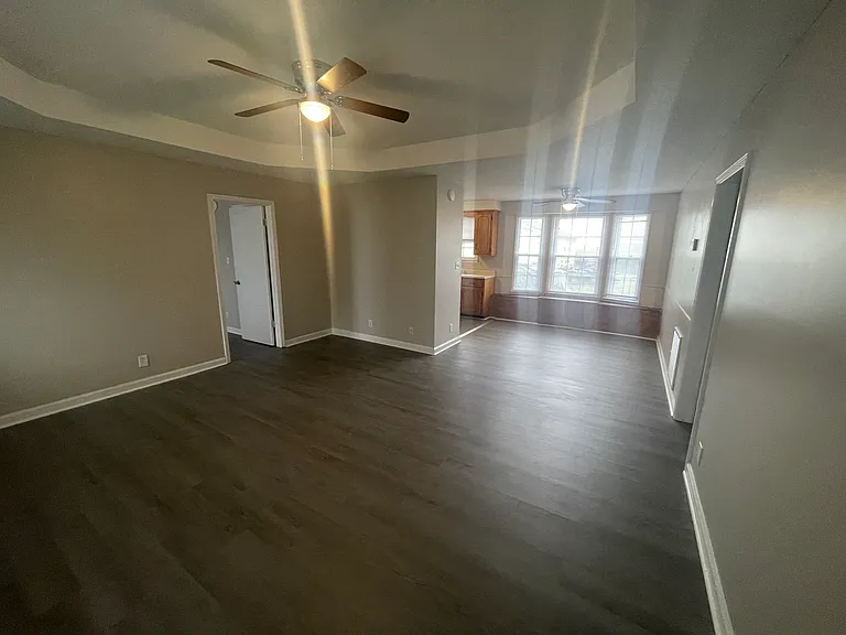 711 Shelton Cir — Photo 3