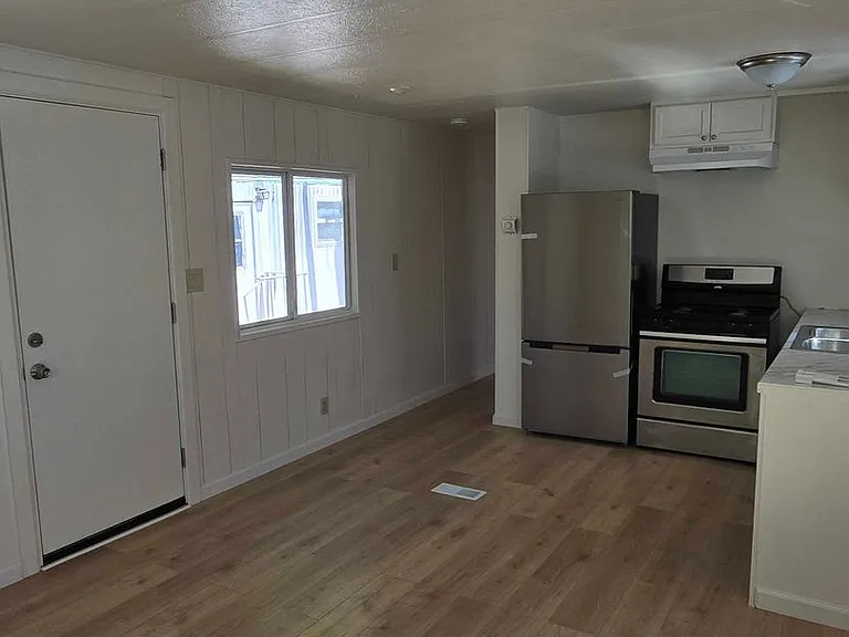 639 Whiting St — Photo 8