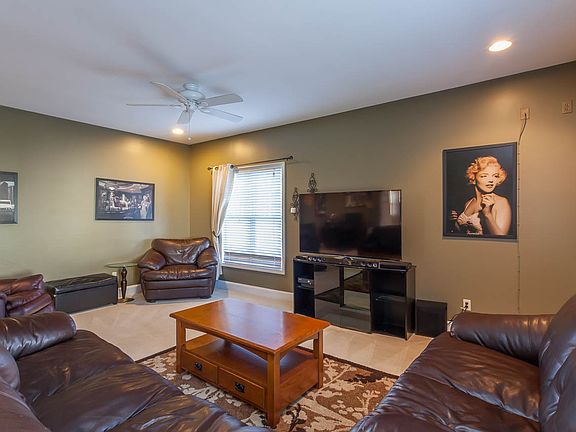Perfect bonus room (1st FLR)