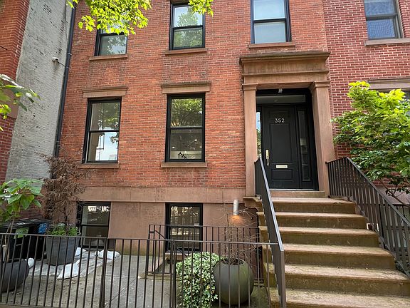 2nd image of 352 De Graw St #1