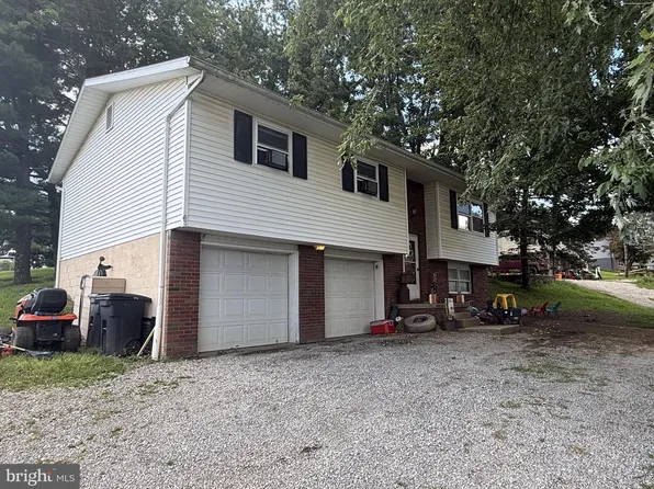 105 Pine Knoll Rd, Wheeling, WV 26003