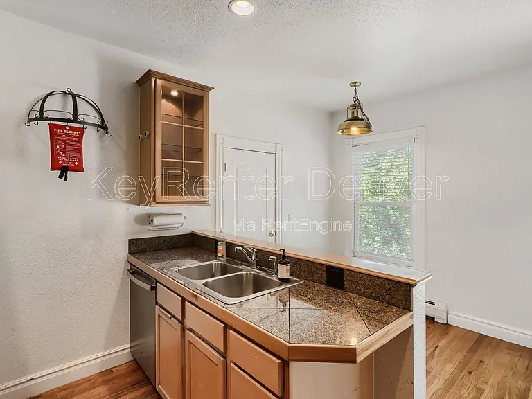 322 E Cedar Ave #A — Photo 8