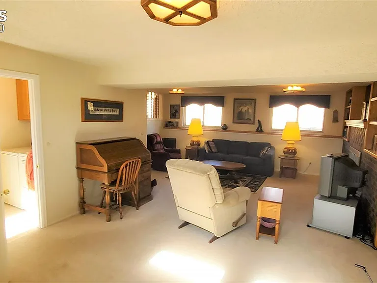 2126 Lander Cir — Photo 11