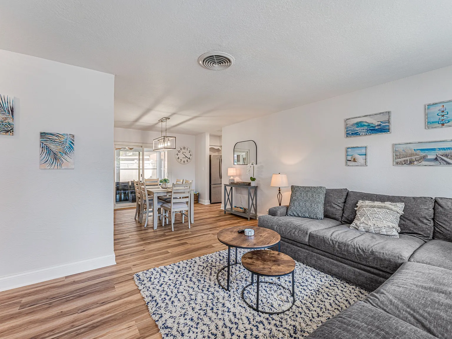 3 bed, 1321 sqft, $4,295 — Photo 4