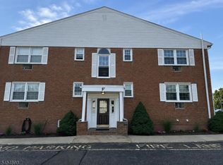 565 Grove St #F-12, Clifton City, NJ 07013