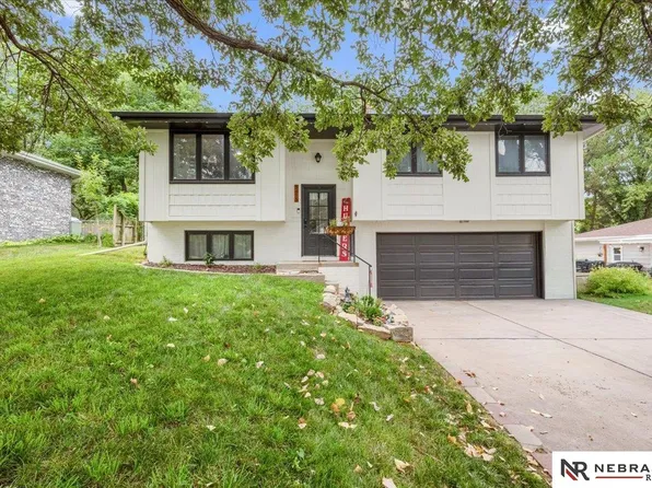 5615 Hallcliffe Ct, Lincoln, NE 68516