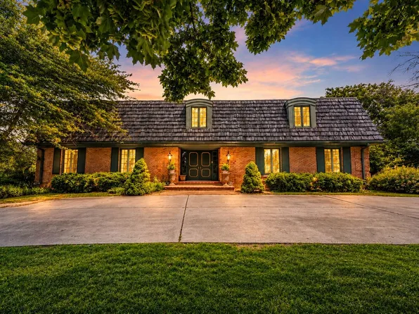 675 Sunset Cir, Green Bay, WI 54301