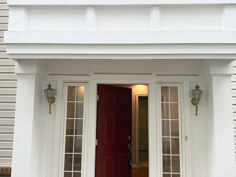 46190 Walpole Ter — Photo 2