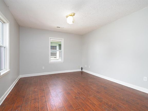 4th image of 2215 W 8th St