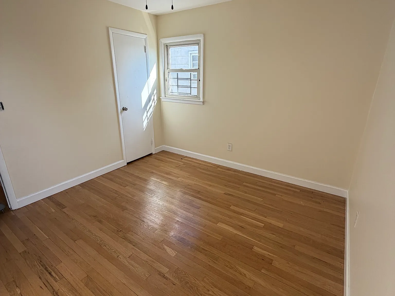 3 bed, 1250 sqft, $3,000 — Photo 3