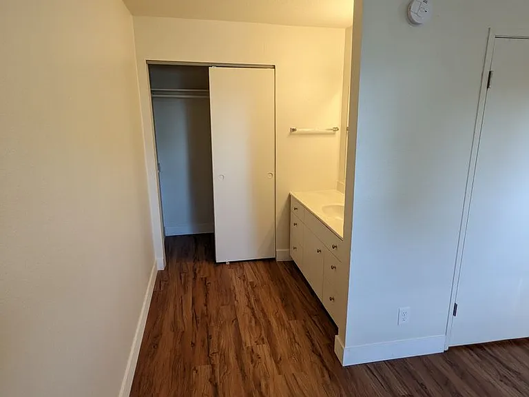Watergate Apartments — Photo 81