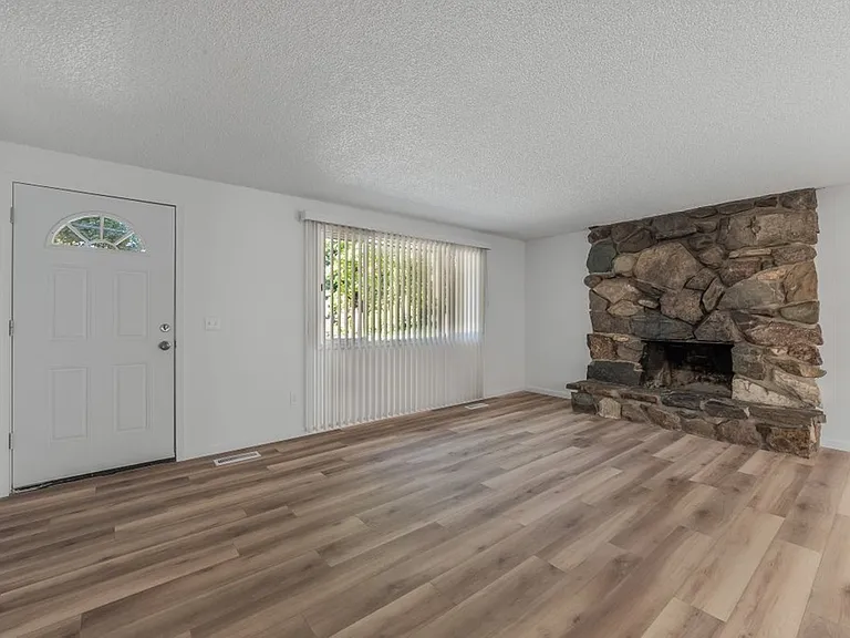 924 W Emma Ave #A — Photo 2