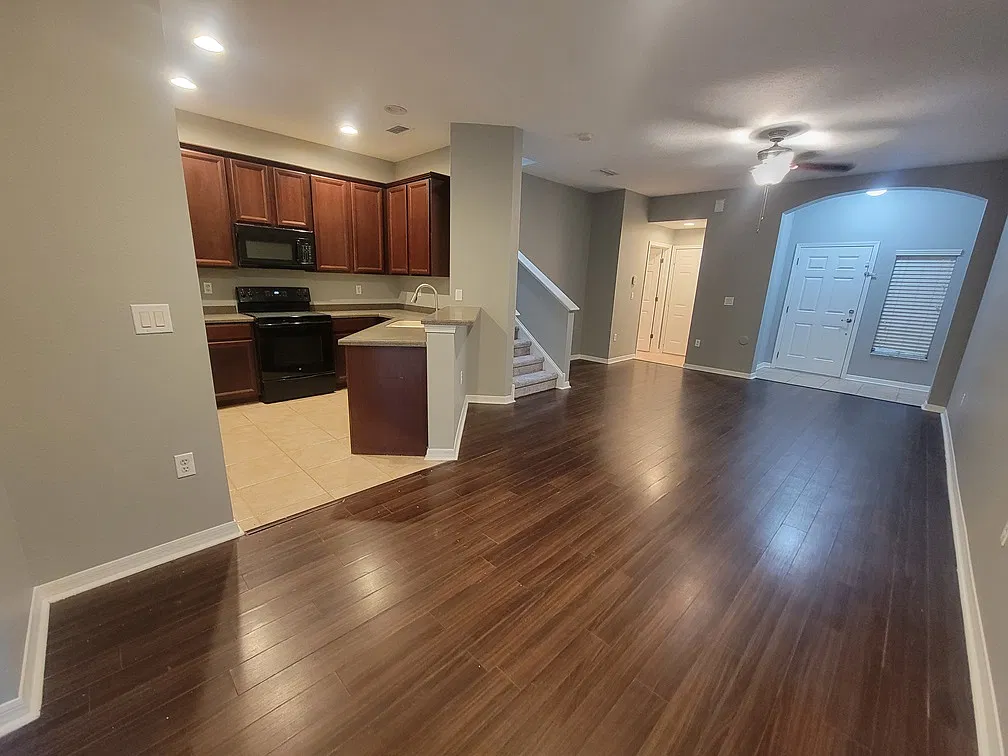 3 bed, 2.5 bath, 1330 sqft, $1,795 — Photo 4