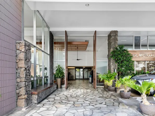 2427 Kuhio Ave #1108, Honolulu, HI 96815