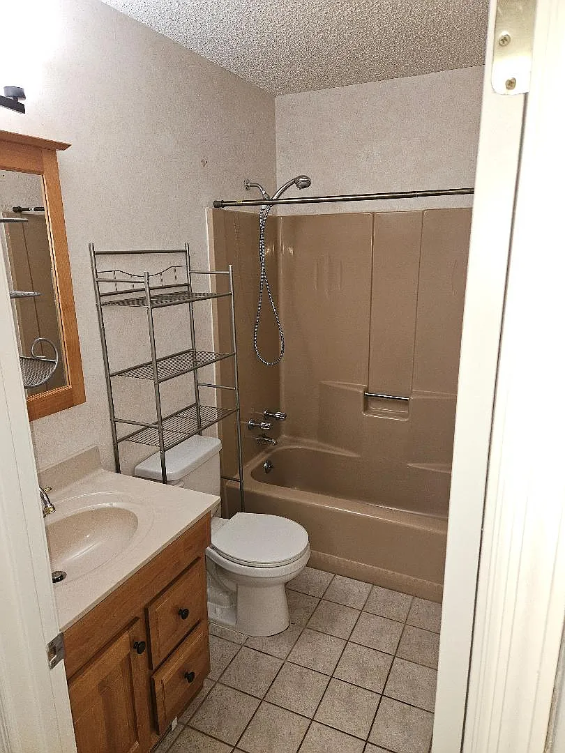 3 bed, 1124 sqft, $1,950 — Photo 3