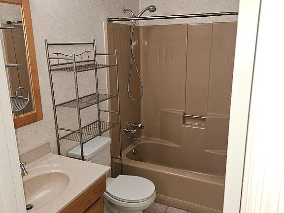3rd image of 2 Mayfair Pl