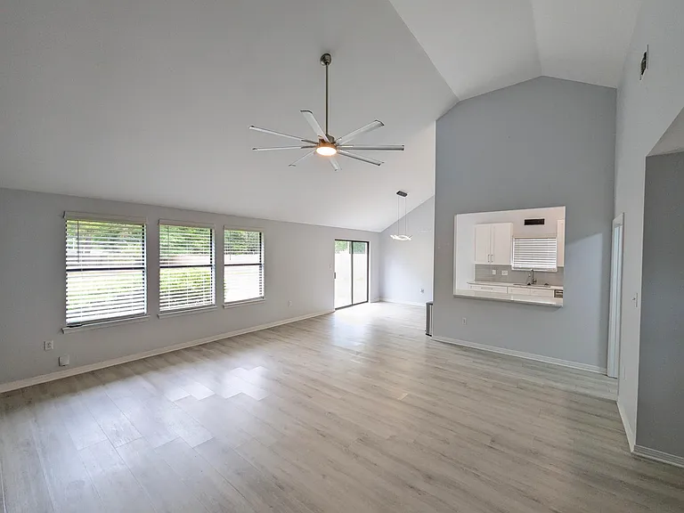 1837 Sunrise Dr — Photo 3
