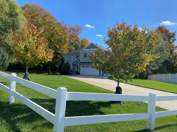 306 Kingfisher Ct, Caledonia, MI 49316