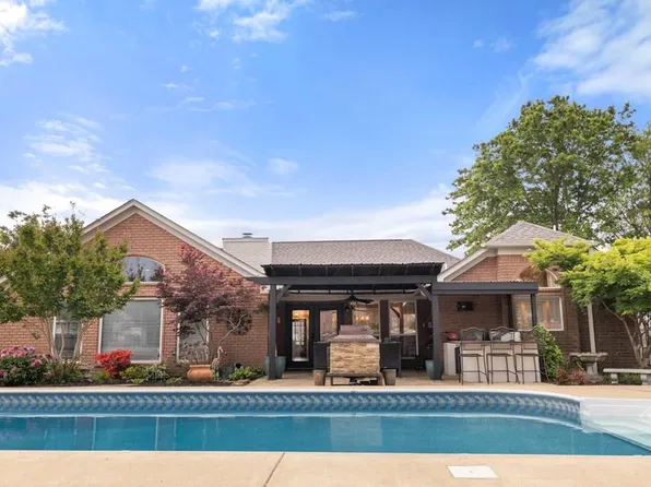 735 Pleasant Woods Dr, Marion, AR 72364