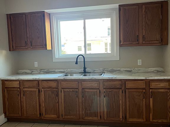 5th image of 49 Granite St