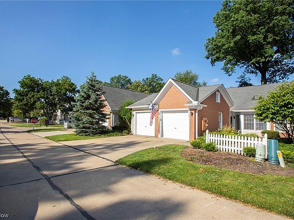 3rd image of 225 Westwind Dr APT 23