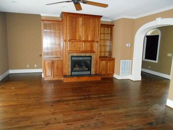 2nd image of 322 Fairway Oaks Dr
