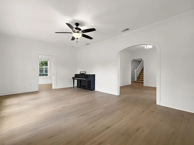 1301 Sloan St — Photo 6