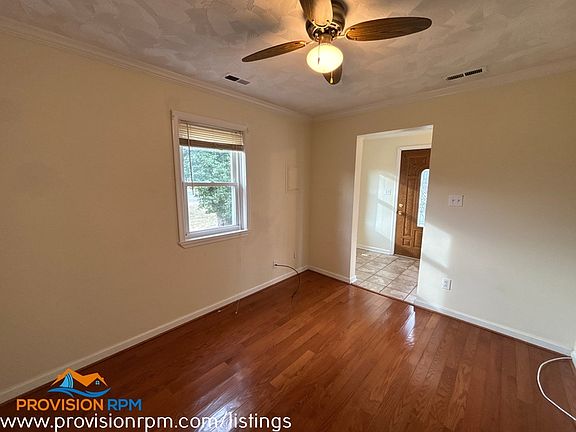 5th image of 221 Rosewood St