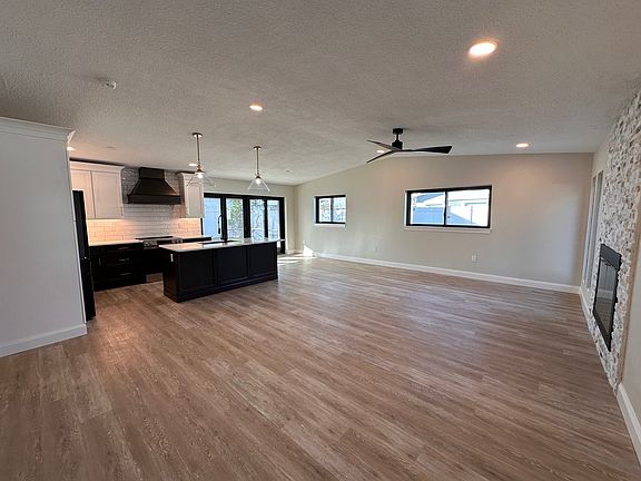 5th image of 2103 Dolphin Blvd S